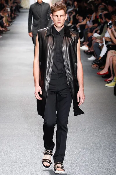 Look 35